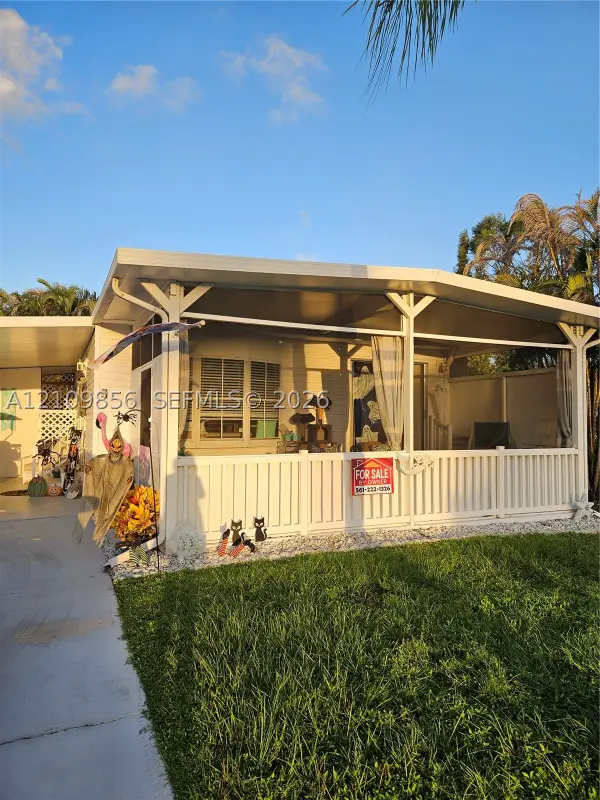 8 La Mesa, Port St Lucie, FL 34952