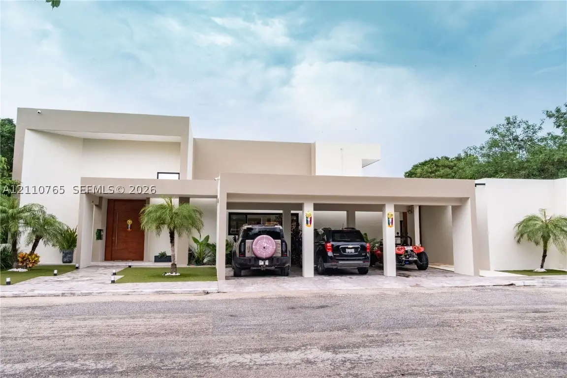 Calle 19 x 40 Casa #55, Hacienda Privada Cholul, Dunedin, FL  - #1