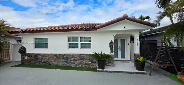 2591 W 70th St, Hialeah, FL 33016