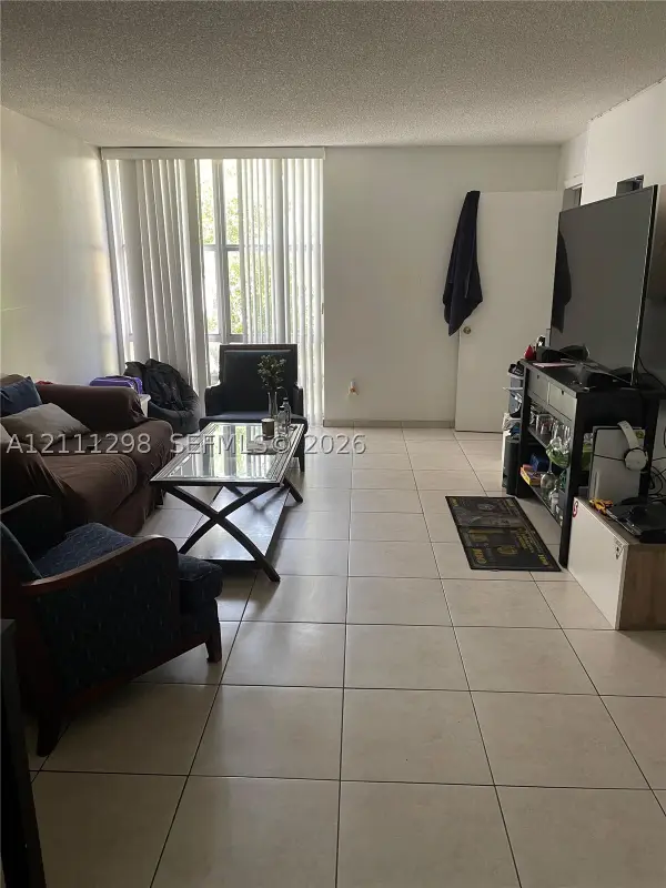 210 172nd St #323, Sunny Isles Beach, FL 33160