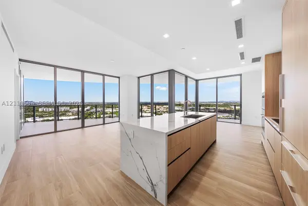 2411 Laguna Cir #2506, North Miami, FL 33181