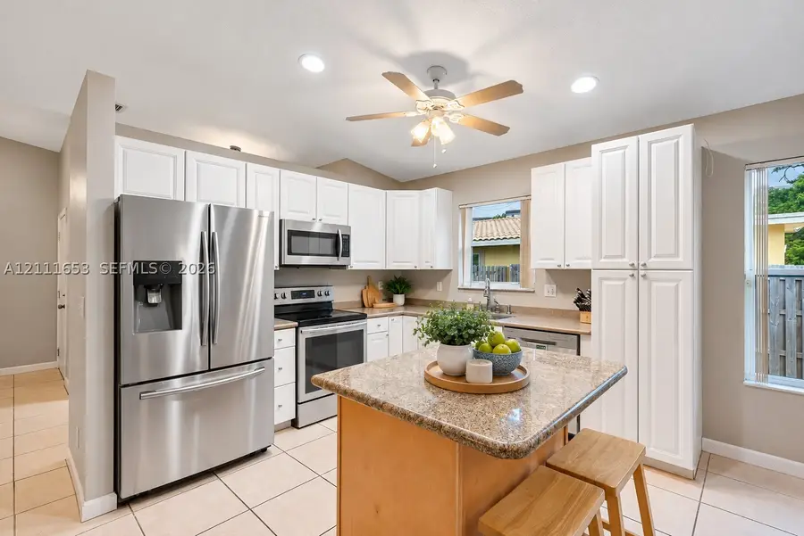 1042 NE 38th St, Oakland Park, FL 33334 - #3