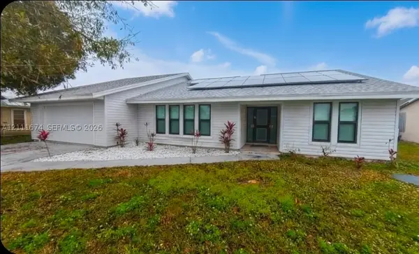 333 NE Greenbrier Ave, Port St Lucie, FL 34983