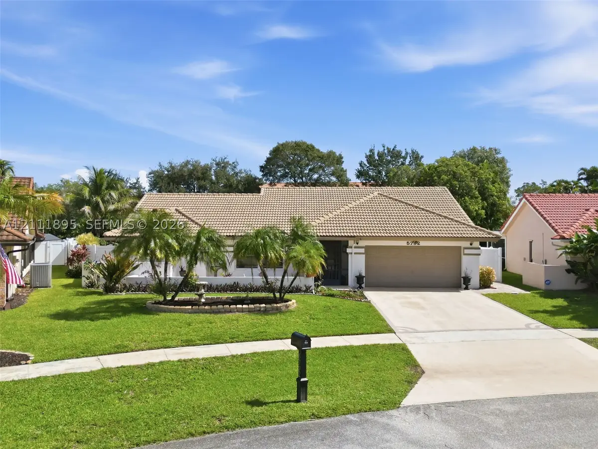 5792 Sun Pointe Cir, Boynton Beach, FL 33437 - #1
