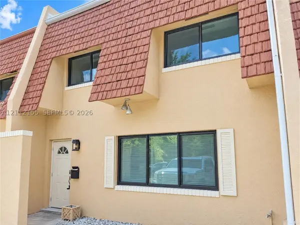 94 Pleasant Hill Ln, Tamarac, FL 33319