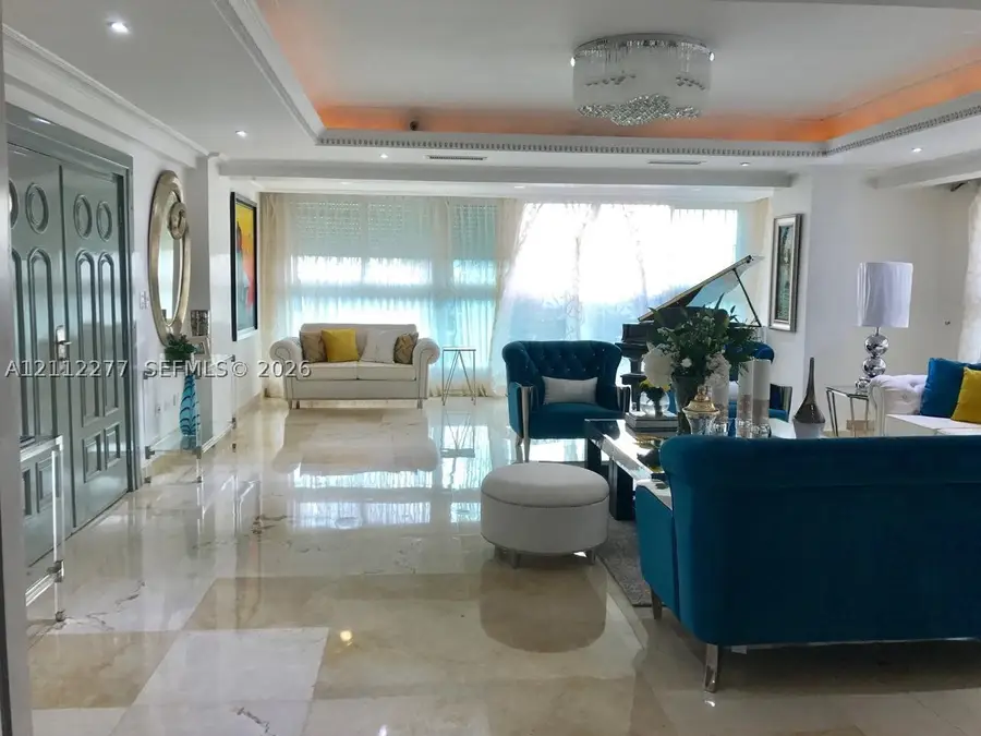 Av. Cibao Este Sector Los Cacicazgos #PH-A, Santo Domingo, FL 11188 - #2