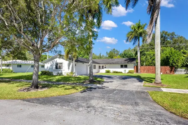 8815 SW 160th St, Palmetto Bay, FL 33157