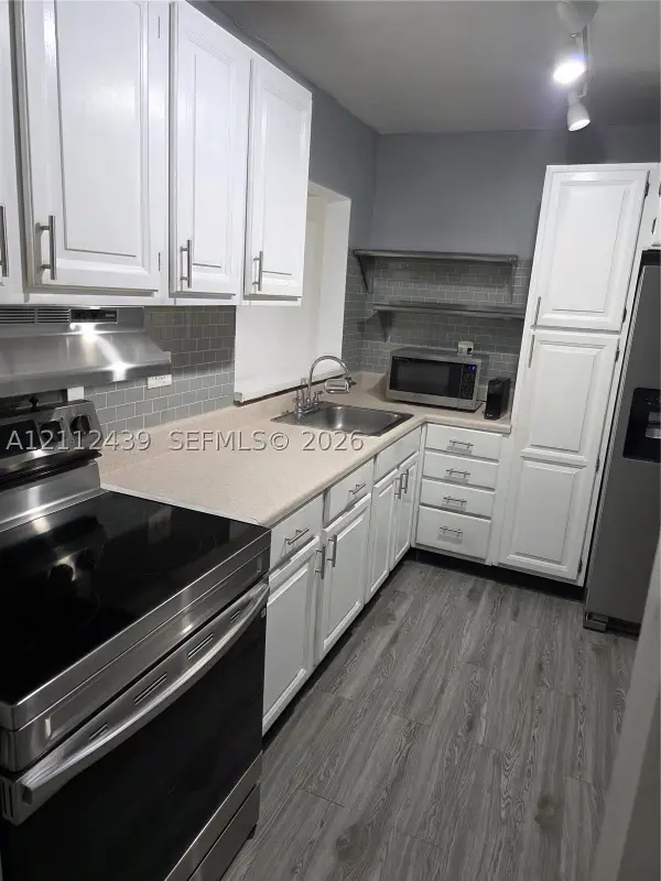 8065 SW 107th Ave #202, Miami, FL 33173