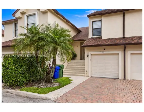 311 SW 95th Ter, Pembroke Pines, FL 33025
