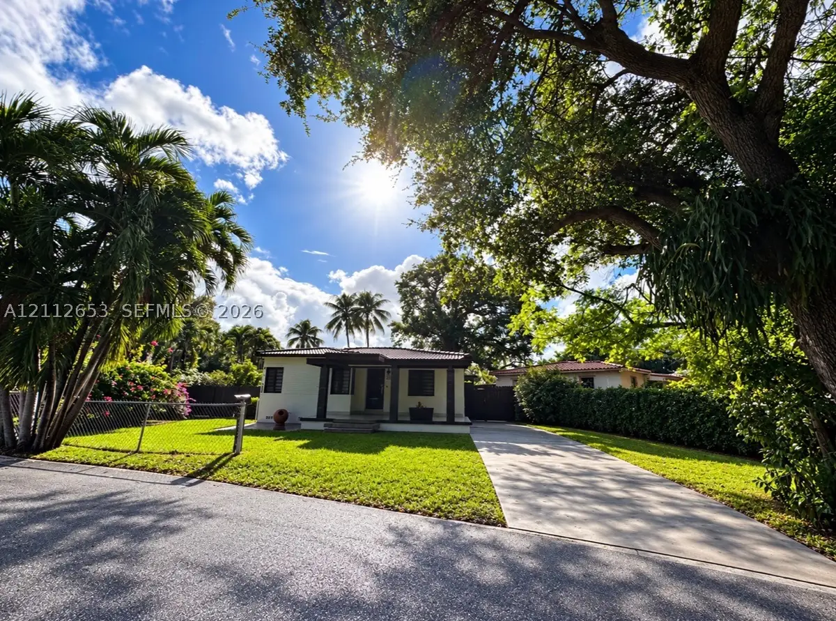 2040 NW 14th St, Miami, FL 33125 - #1