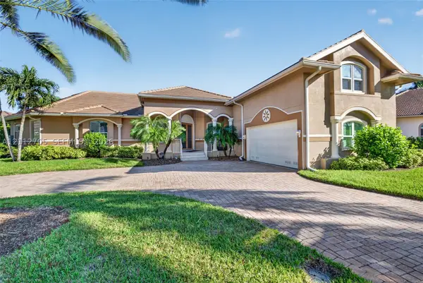 15600 Catalpa Cove Dr, Naples, FL 33908