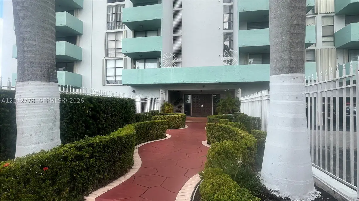 1825 W 44th Pl #302, Hialeah, FL 33012 - #1