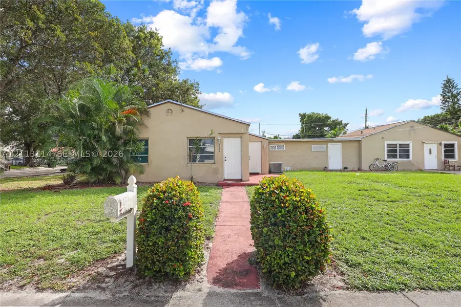 702 Fernwood Dr, West Palm Beach, FL 33405 - #3