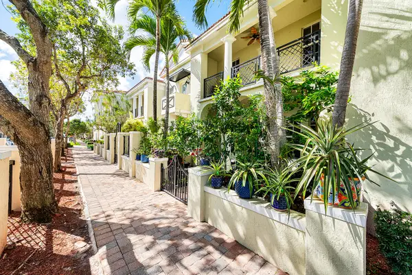 704 NW 83rd Place, Boca Raton, FL 33487