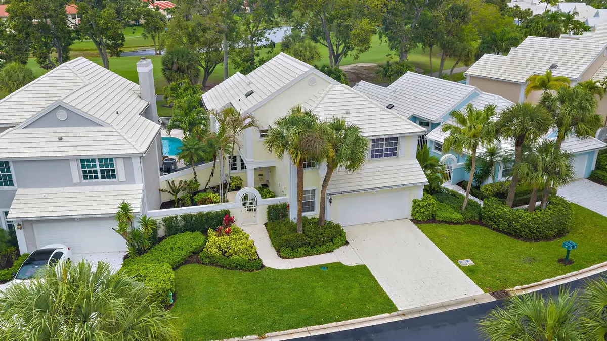 18 Windsor Lane, Palm Beach Gardens, FL 33418 - #1