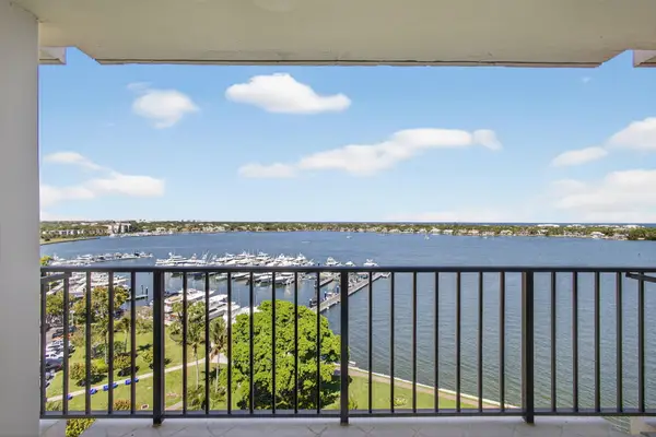 134 Lakeshore Drive #T14, North Palm Beach, FL 33408