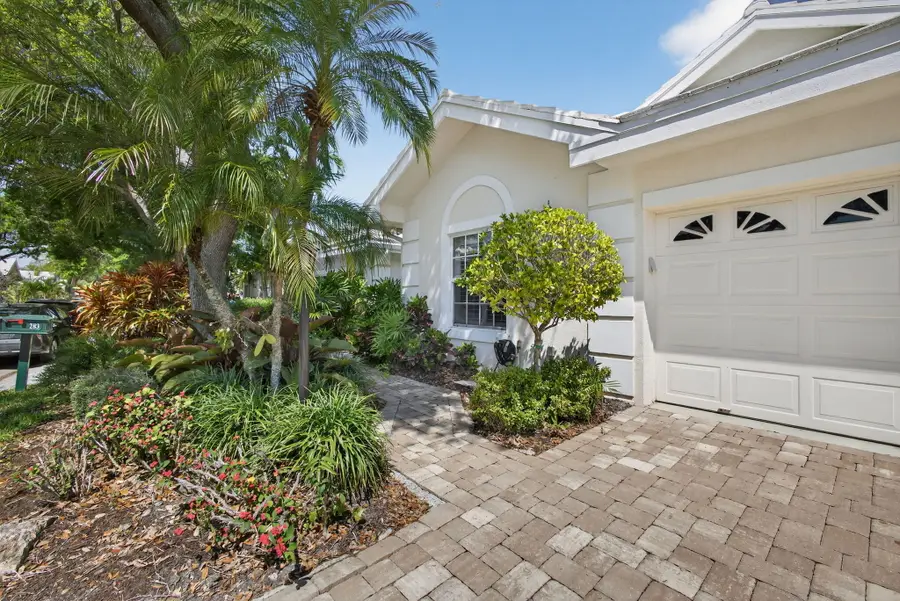 283 Canterbury Drive W, Palm Beach Gardens, FL 33418 - #3