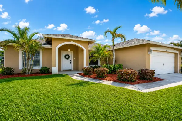 400 SW Ridgecrest Drive, Port St Lucie, FL 34953