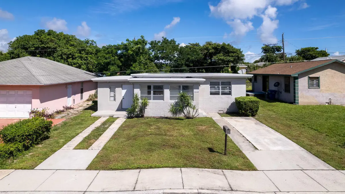 1340 W 33rd Street, Riviera Beach, FL 33404 - #1