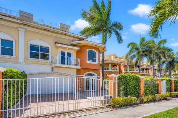 903 NE 17th Way #104, Fort Lauderdale, FL 33304