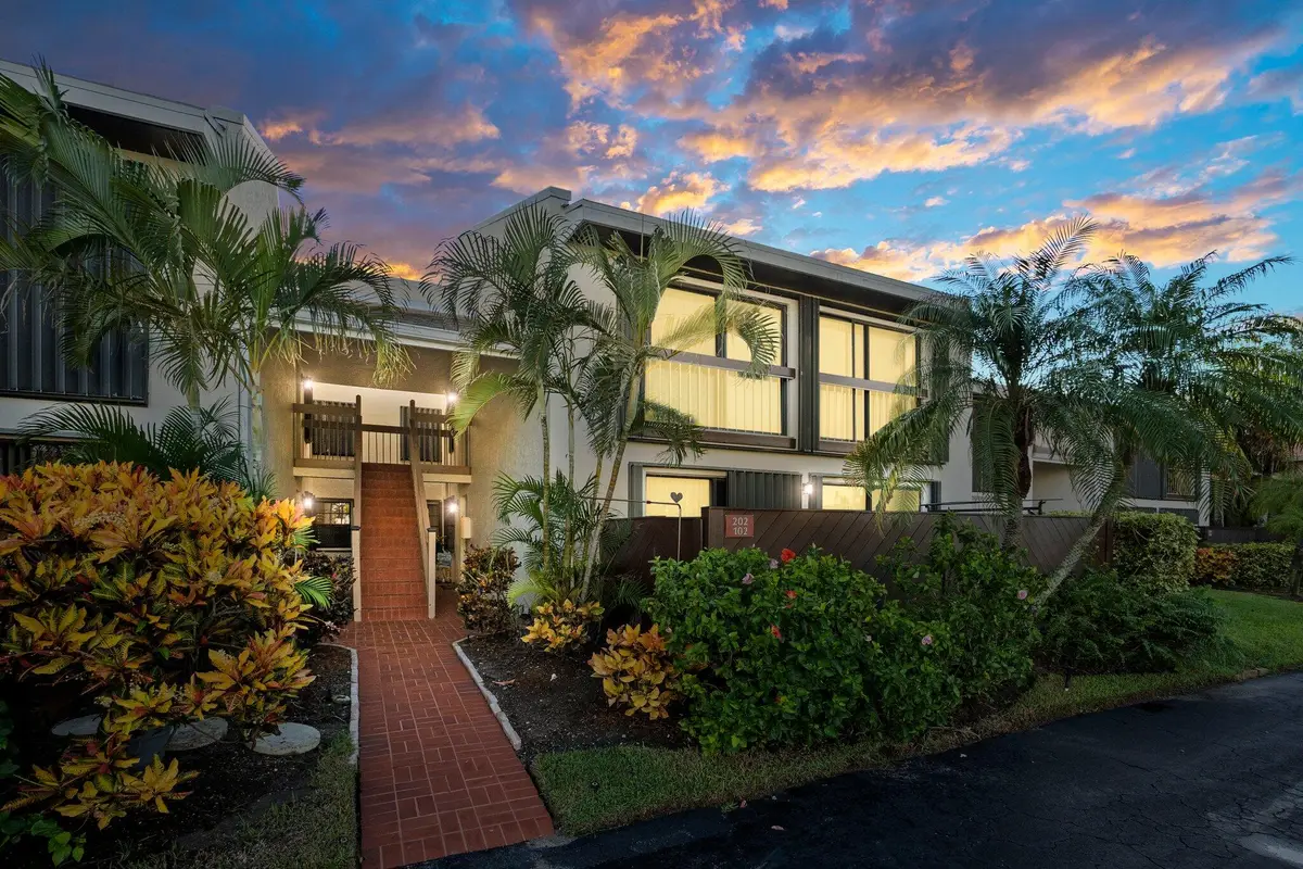 3225 S Lakeview Circle #22-202, Fort Pierce, FL 34949 - #1