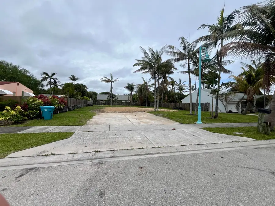 647 NE 9th Avenue, Boynton Beach, FL 33435 - #2