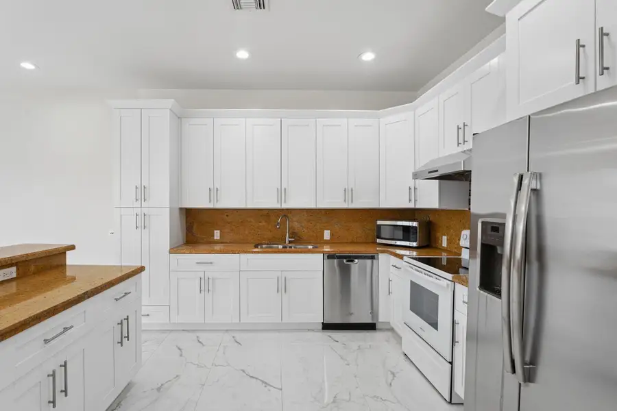 819 SW 7th Avenue, Fort Lauderdale, FL 33315 - #3