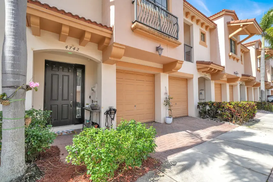 4742 Grand Cypress Circle N, Coconut Creek, FL 33073 - #2