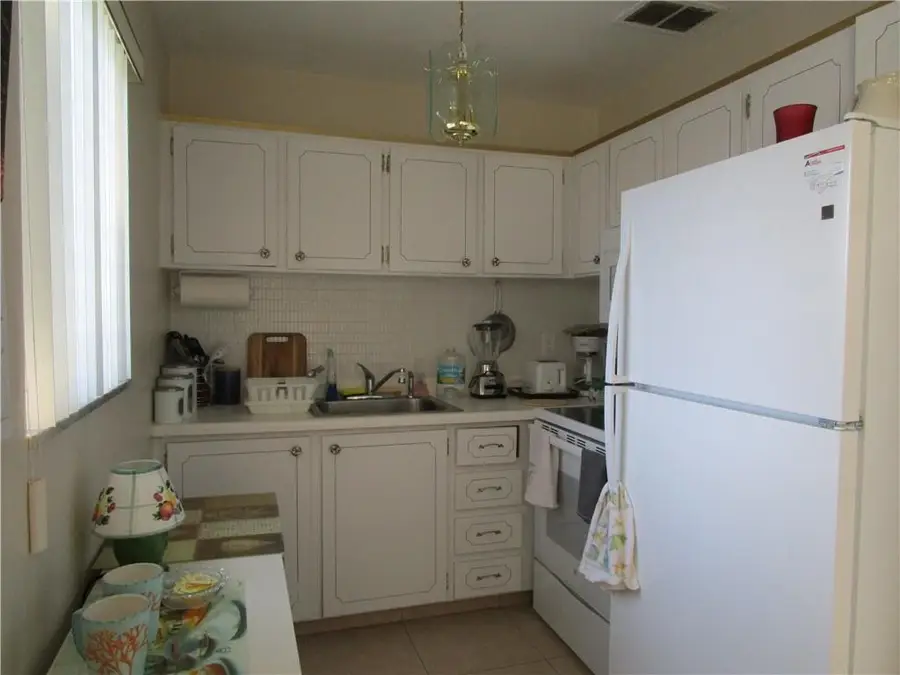 2000 NE 51st Court #201, Fort Lauderdale, FL 33308 - #3