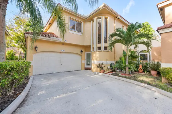 11377 Lakeview Drive, Coral Springs, FL 33071