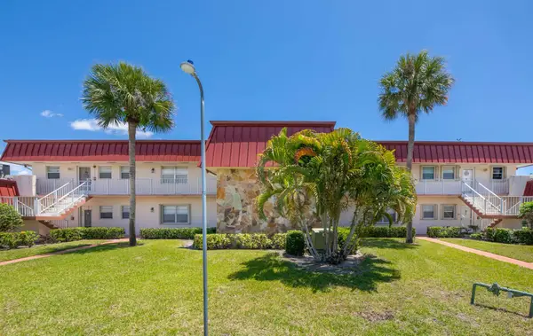 12016 S Greenway Cir Circle S #105, Royal Palm Beach, FL 33411