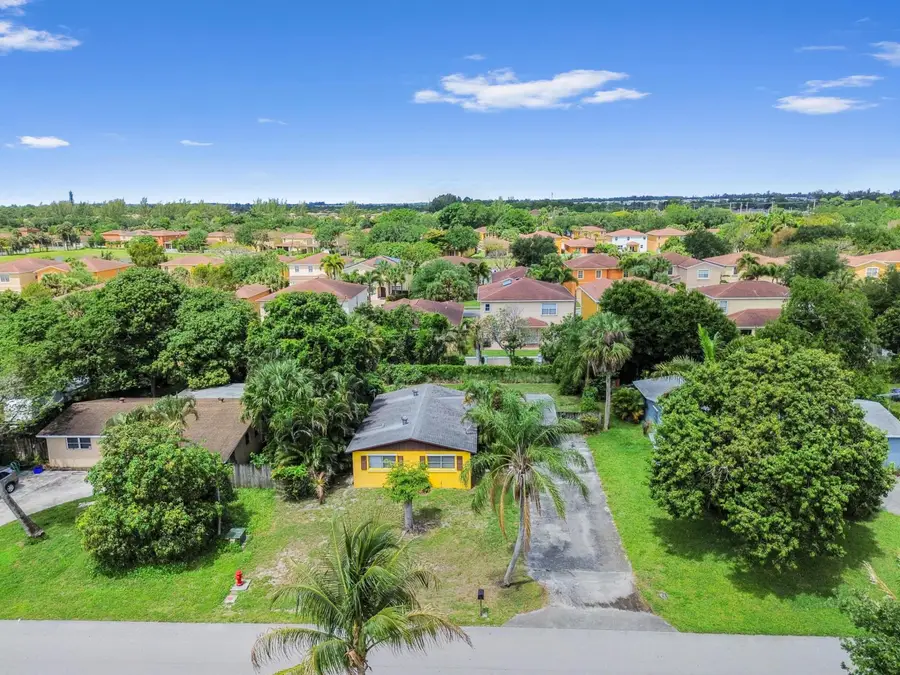877 Sarazen Drive, Lake Belvedere Estates, FL 33413 - #2