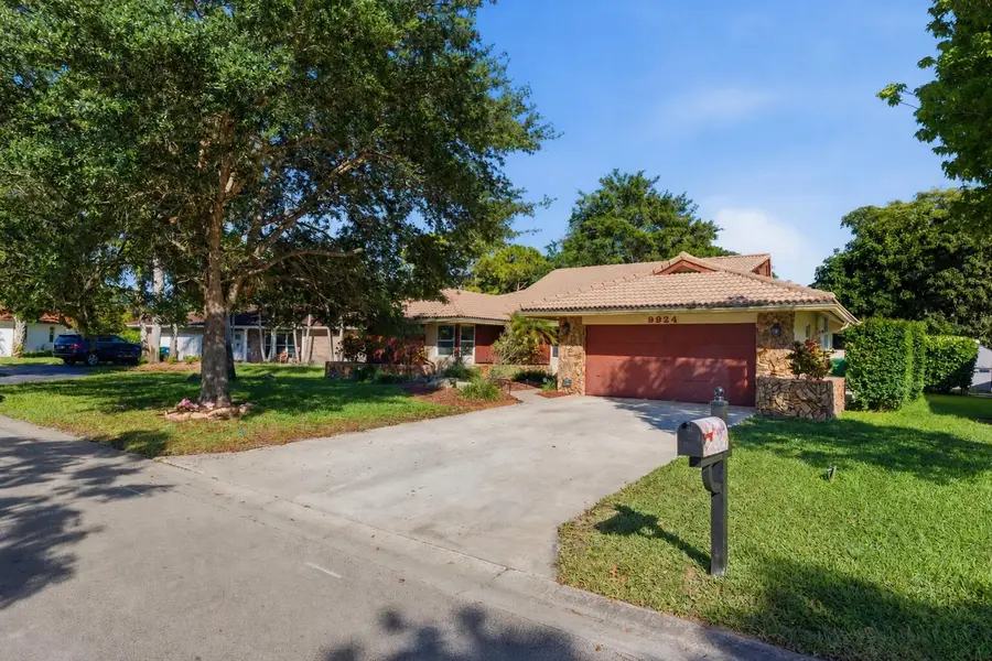 9924 NW 3rd Place, Coral Springs, FL 33071 - #2
