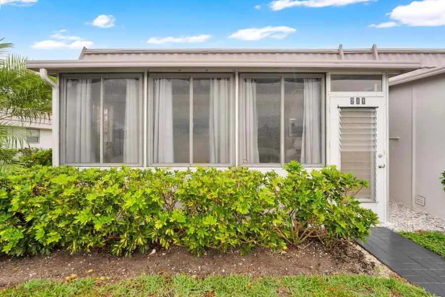 211 Valencia, Delray Beach, FL 33446 - #2