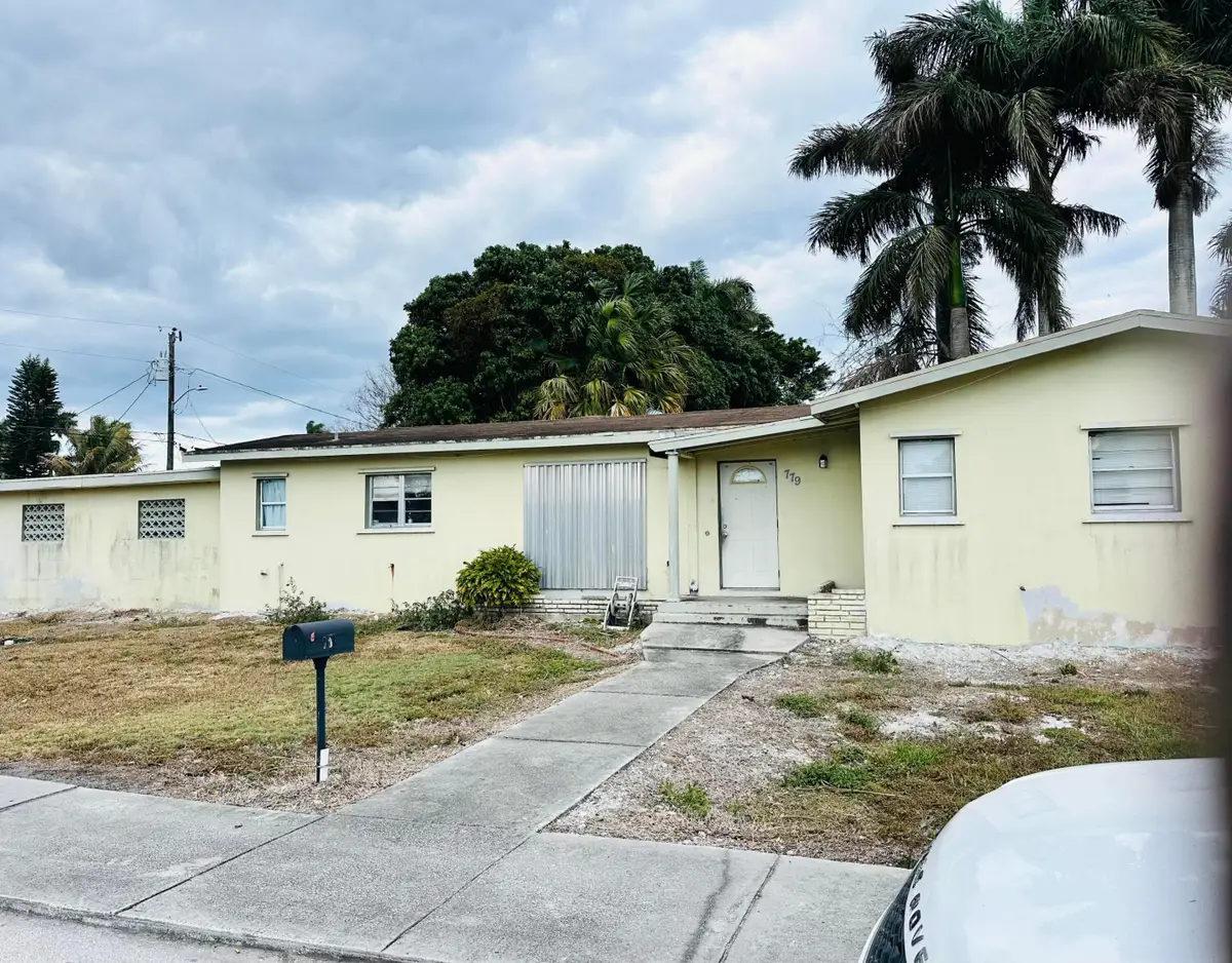 779 Barack Obama Boulevard, Pahokee, FL 33476 - #1