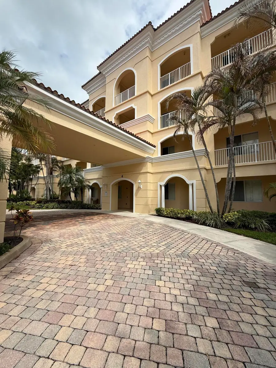 4 Harbour Isle Drive E #Unit 204, Fort Pierce, FL 34949 - #2