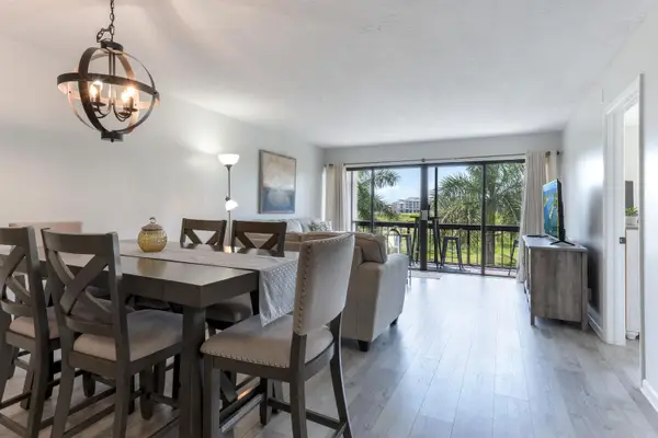 3050 Presidential Way #305, West Palm Beach, FL 33401
