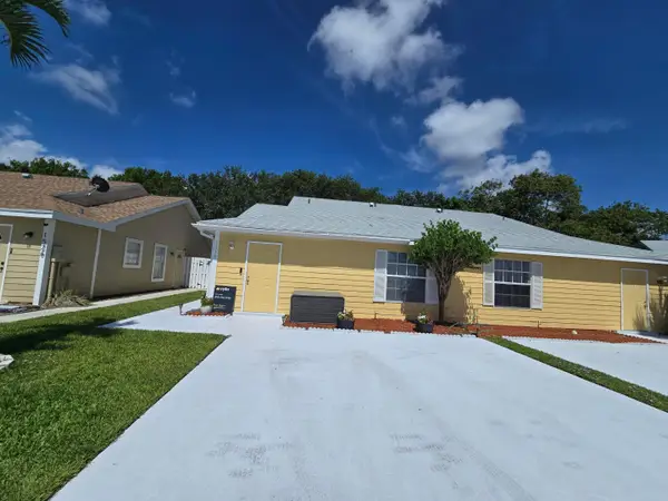 1530 Royal Forest Court, West Palm Beach, FL 33406