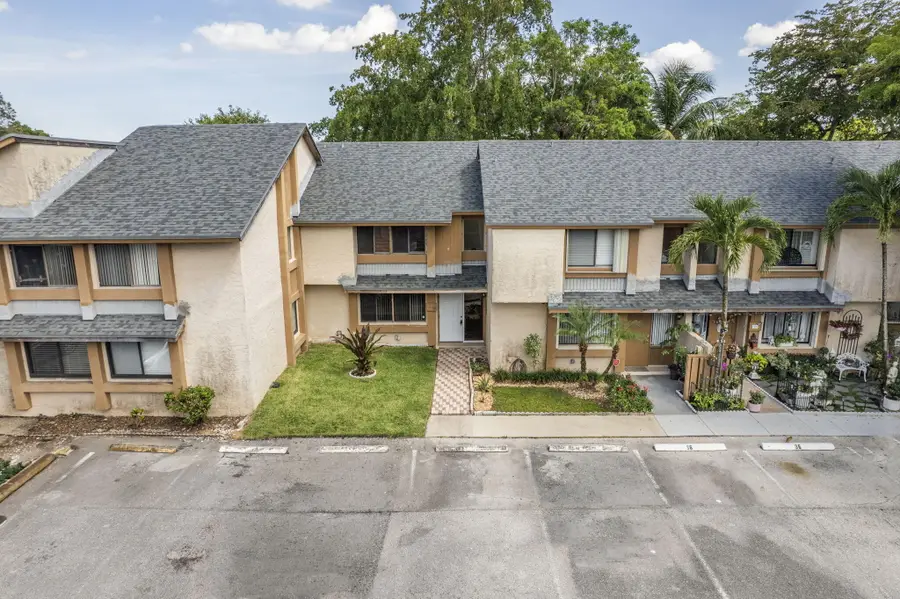 32 Wimbledon Lake #221, Plantation, FL 33324 - #2