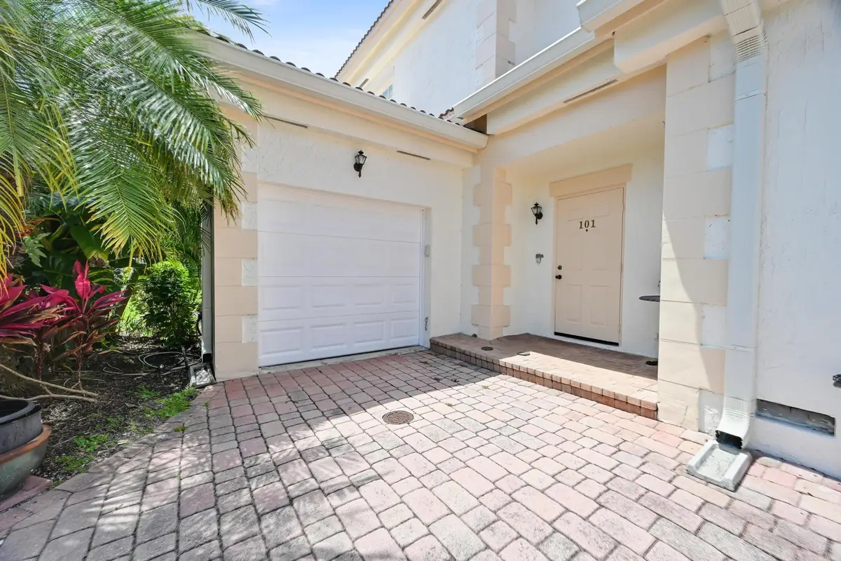 568 7th Square, Vero Beach, FL 32962 - #1