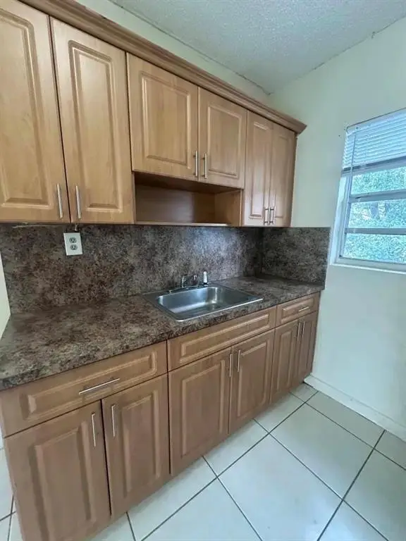633 NW 15th Terrace, Fort Lauderdale, FL 33311 - #3