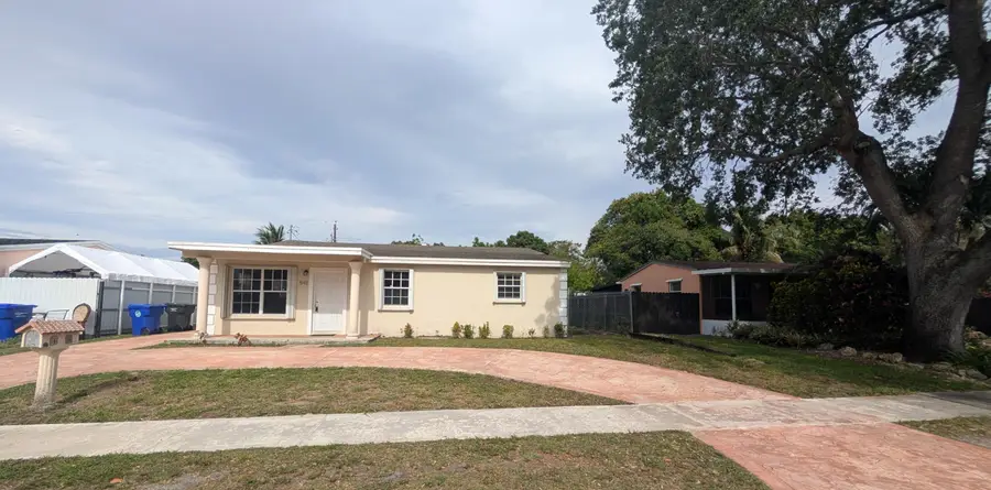 541 N 68th Way, Hollywood, FL 33024 - #2