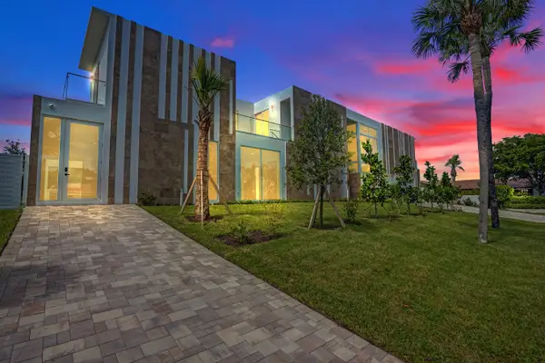 824 W Marbella Lane, Lantana, FL 33462