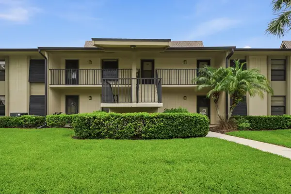 29 Plantation Drive #202, Vero Beach, FL 32966