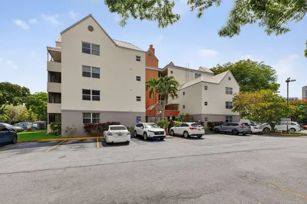 8373 Lake Drive #Apt 307, Doral, FL 33166