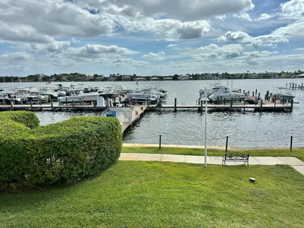 167 Yacht Club Way #204, Hypoluxo, FL 33462
