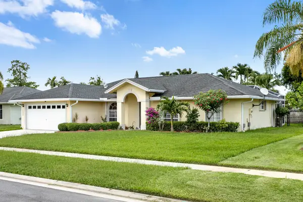 106 Venetian Lane, Royal Palm Beach, FL 33411
