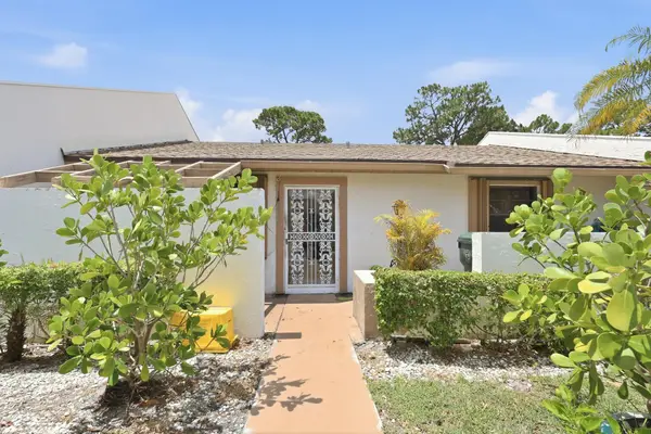 6126 Fairfield Circle, ,, FL 33463