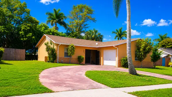 10304 Pippin Lane, Royal Palm Beach, FL 33411