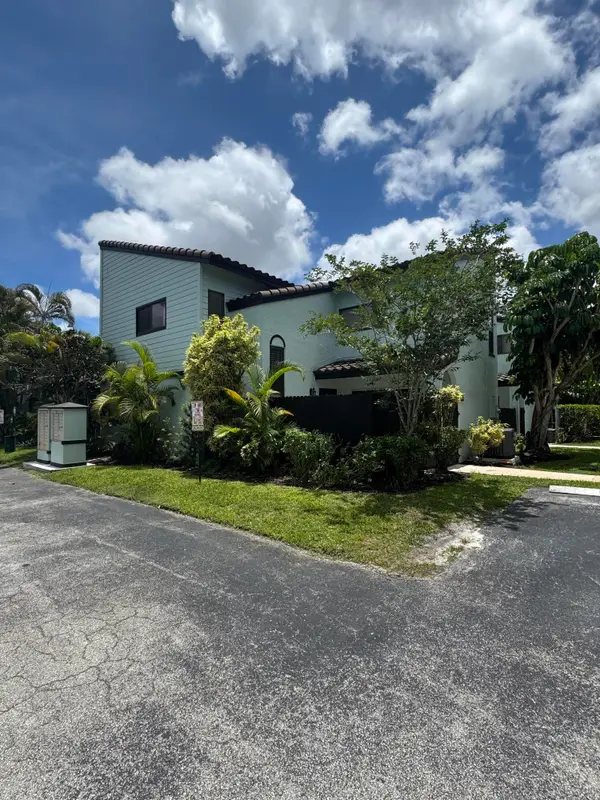 22300 Pineapple Walk Drive, Boca Raton, FL 33433